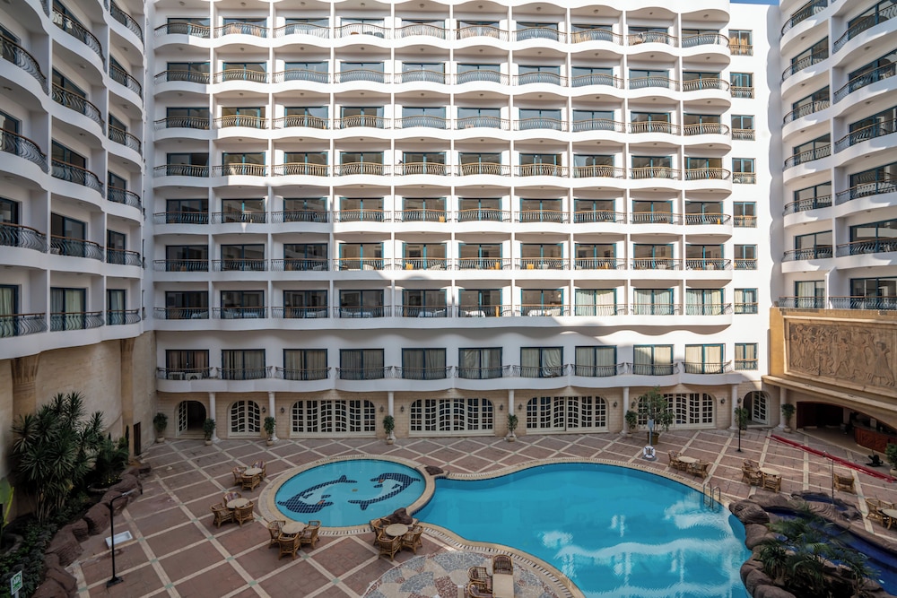 Junior Suite With Pool View thumbnail 6