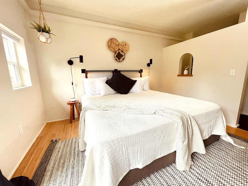 Standard Room, 1 King Bed, Fireplace