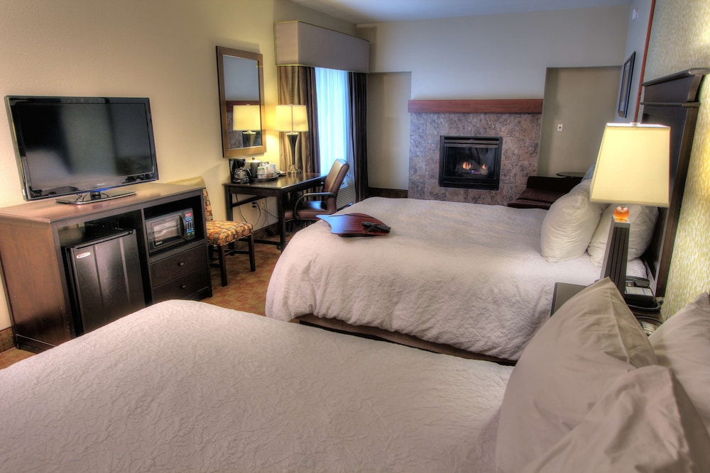 Room, Multiple Beds, Fireplace - Photo 1