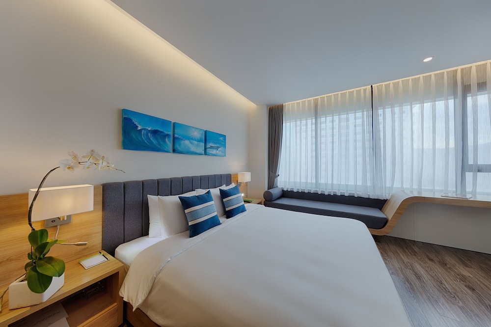 Senior Deluxe, Partial Sea View