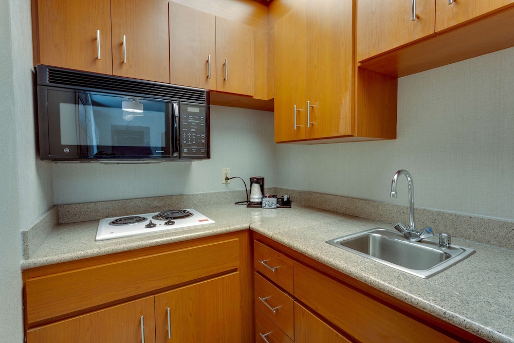 Room, 1 King Bed, Kitchen (Upper Floor) - Photo 4