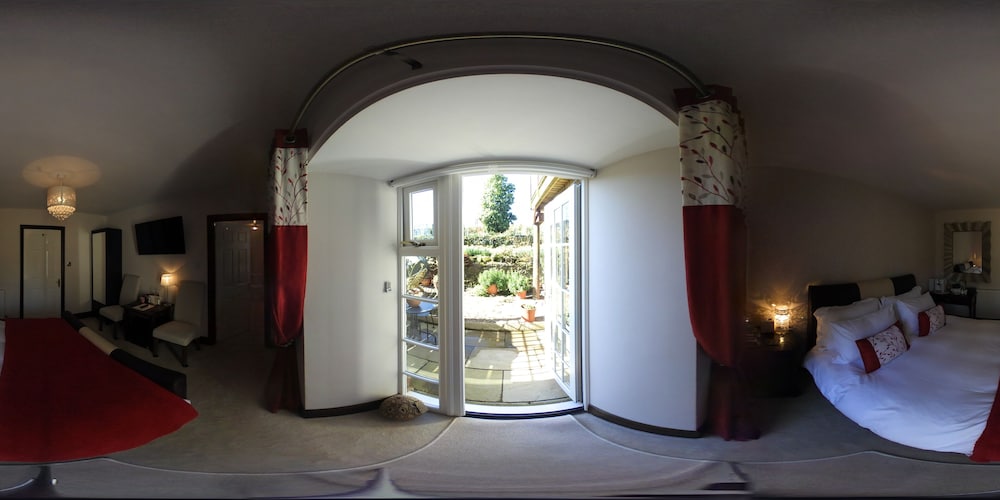 Deluxe Double Room (with Patio) photo 2