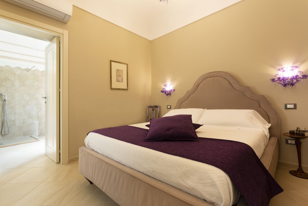 Classic Double Room, 1 Queen Bed, Non Smoking, Courtyard View
