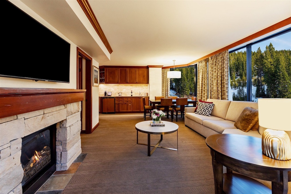 Deluxe Suite, Fireplace (Forest View) - Photo 3