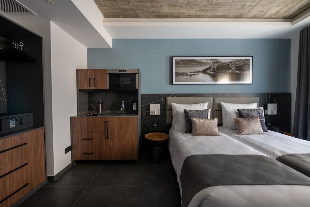 Deluxe Double or Twin Room - Photo 13