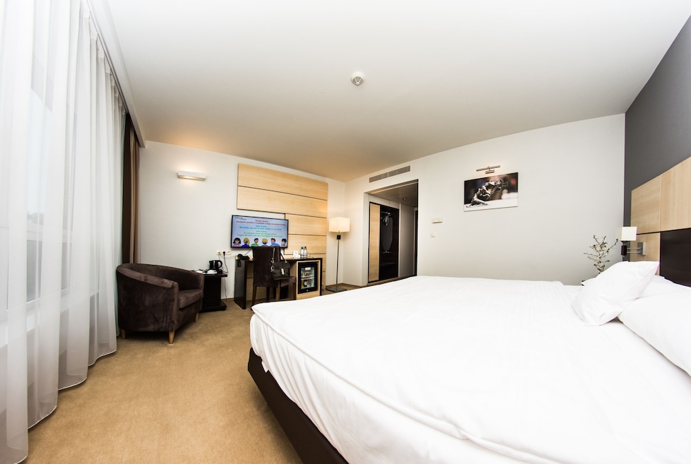 Standard Twin Room - Photo 8