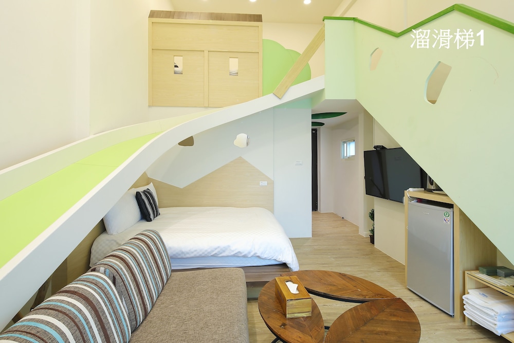 Signature Quadruple Room photo 2