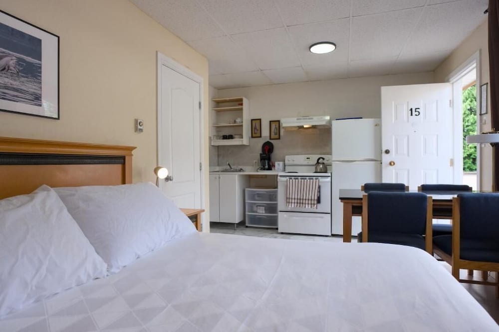 Suite, 2 Queen Beds, Kitchen, Ground Floor photo 1