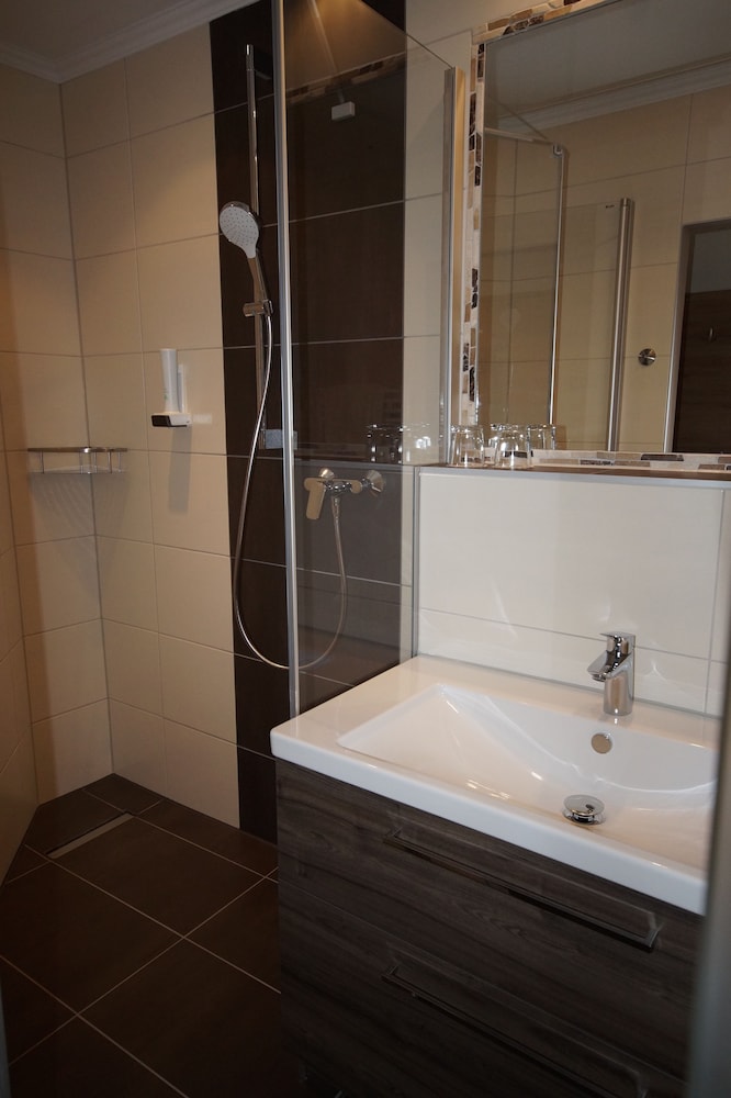 Comfort Double Room, 1 King Bed, Non Smoking, Allergy Friendly photo 3