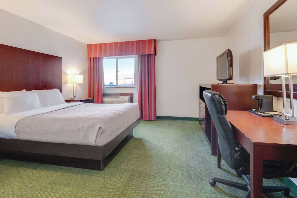 Room, 1 Queen Bed, Accessible, Non Smoking - Photo 2