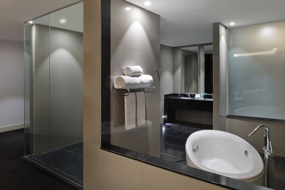 Elite Suite, 1 King Bed (Mega) thumbnail 5