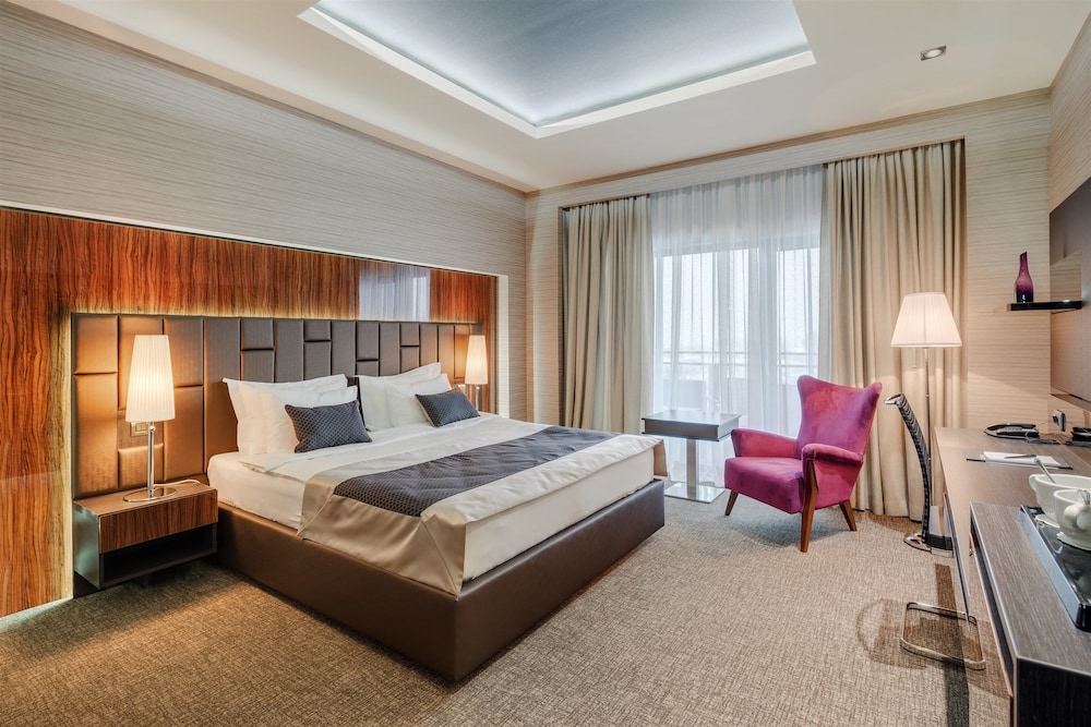 Executive Single Room, Balcony, Pool View photo 1
