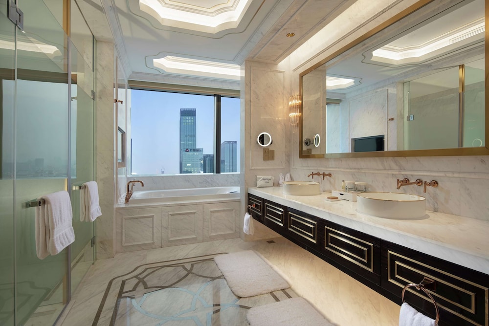 Presidential Suite, 1 King Bed, City View