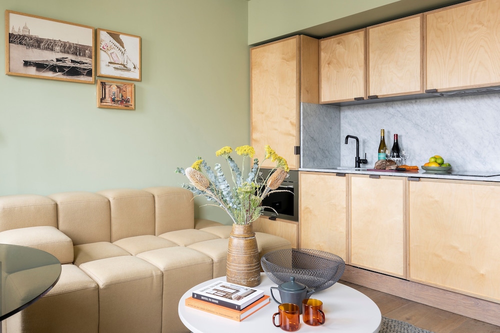 One Bedroom Open Plan Apartment thumbnail 5