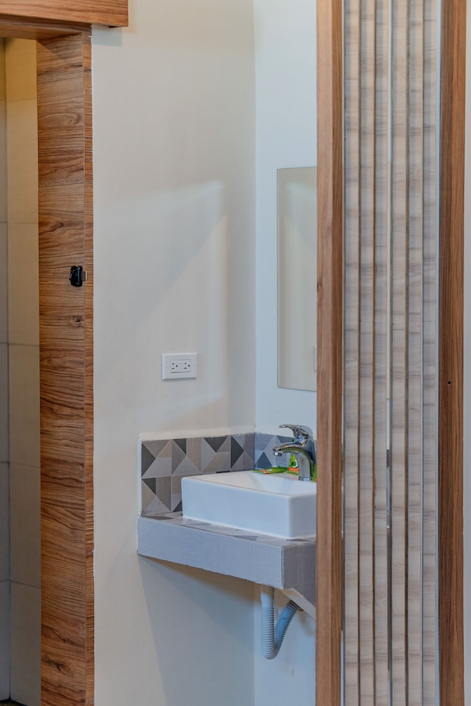 Deluxe Double Room - Photo 12