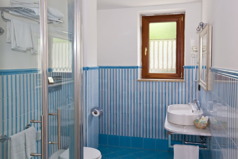 Standard Double Room - Photo 6