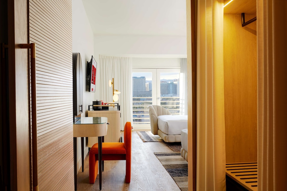 Room, 2 Queen Beds (strip View, Dog Friendly)