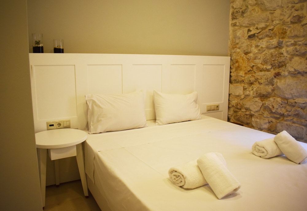 Basic Double Room, 1 Bedroom, City View (B5) photo 1