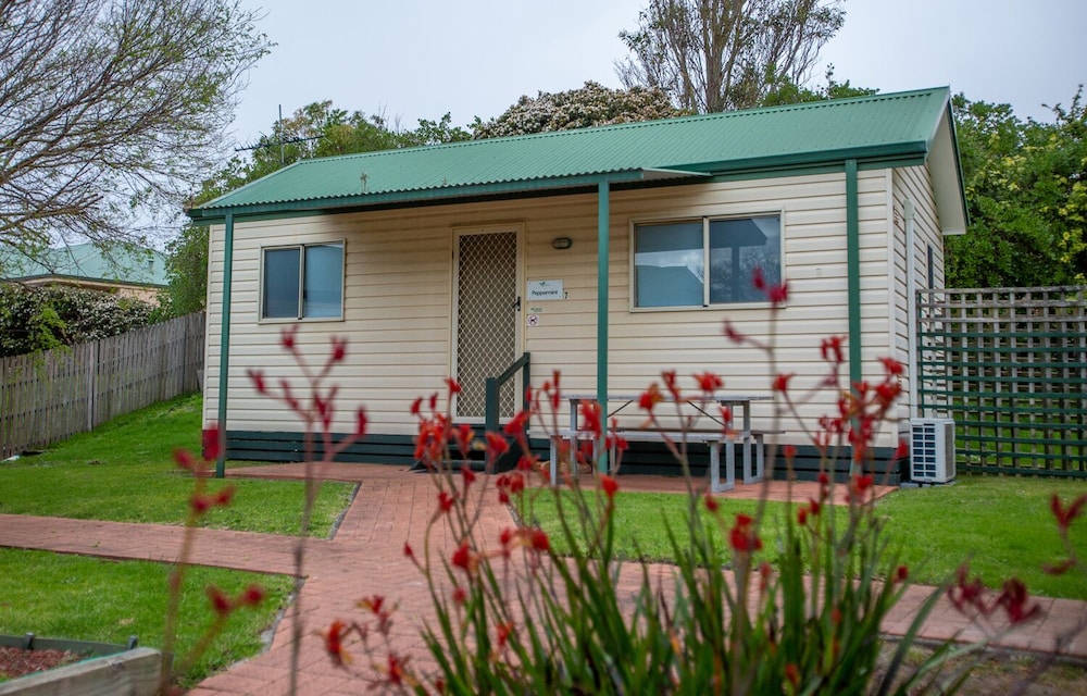 Standard Chalet, 1 Queen Bed with Sofa bed, Non Smoking, Kitchenette photo 2