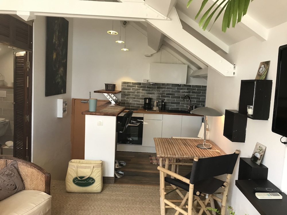 Comfort Studio, 1 Queen Bed, Kitchenette, Sea View photo 3
