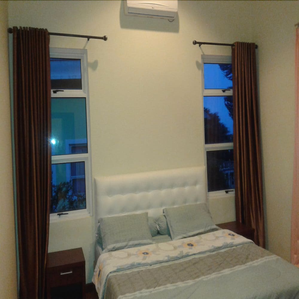 House, 5 Bedrooms photo 1