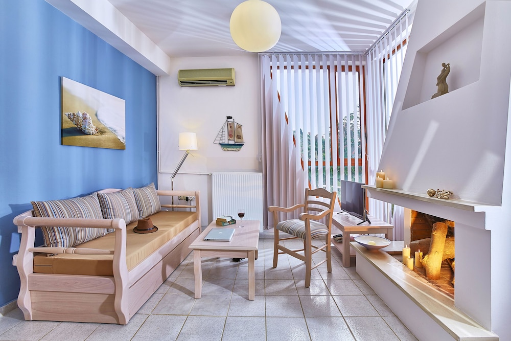 Deluxe Apartment, 2 Bedrooms, Garden View (Thalassa)