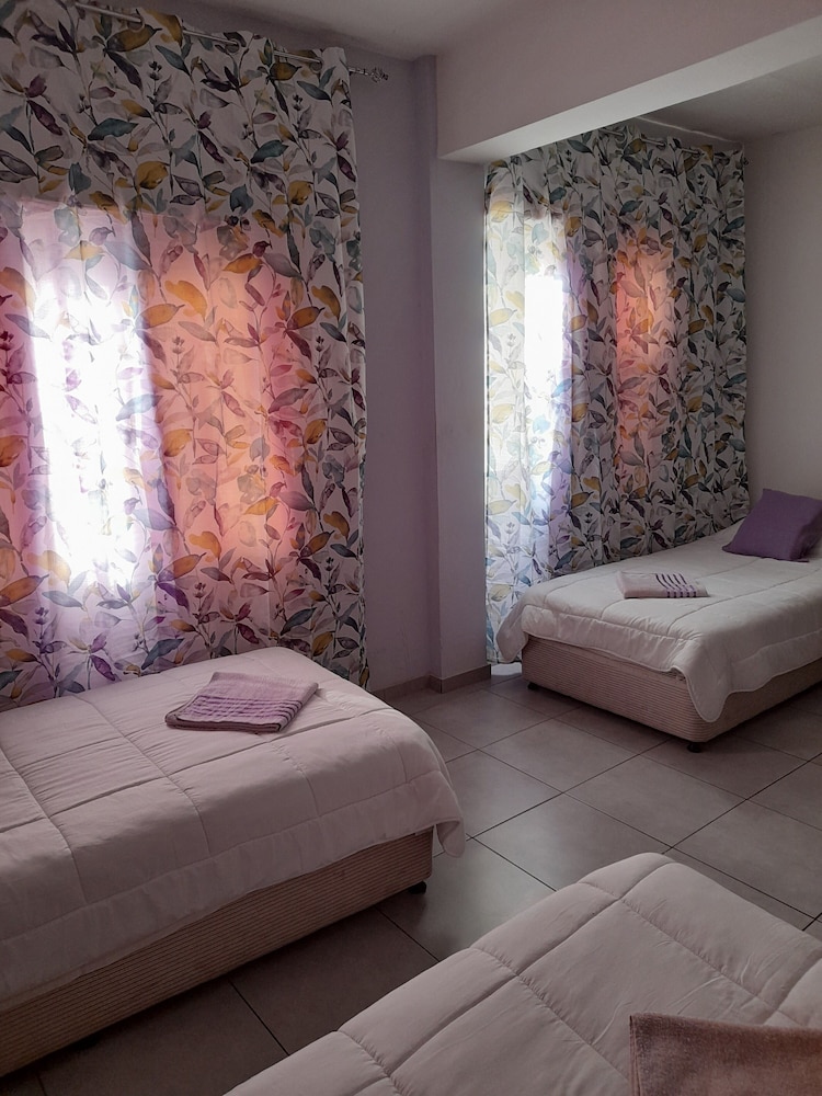 Standard Triple Room, City View photo 3