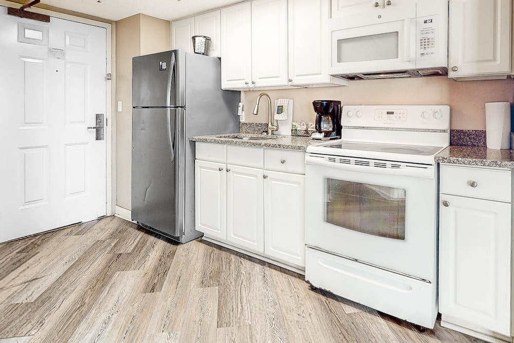 Condo, 1 Bedroom (Partial Ocean View 2 Queen) photo 2