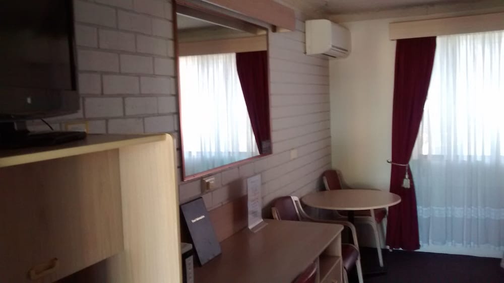 Standard Suite, 1 Bedroom, Non Smoking, Balcony (Queen) photo 2