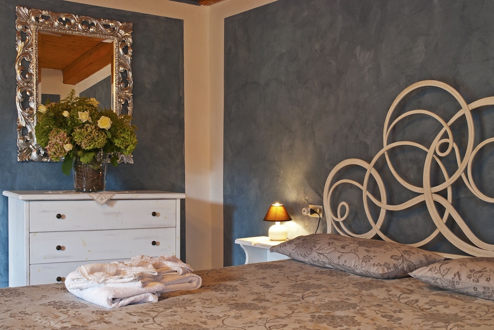 Romantic Double Room, Private Bathroom, Mountain View photo 1