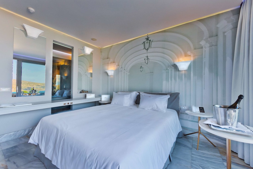 Deluxe Room, Sea View thumbnail 6