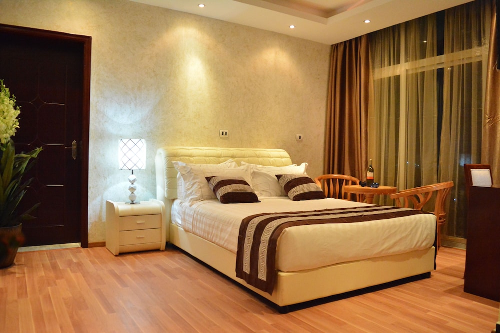 Family Room, 2 Bedrooms, Kitchenette, City View photo 1