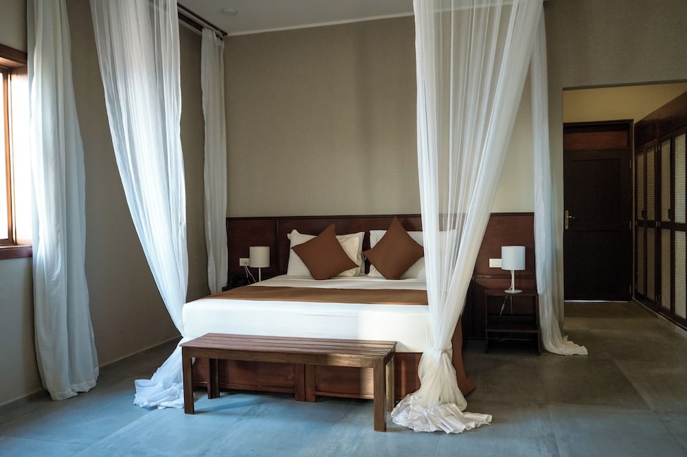 Sea Front Beach Villa with Pool photo 2