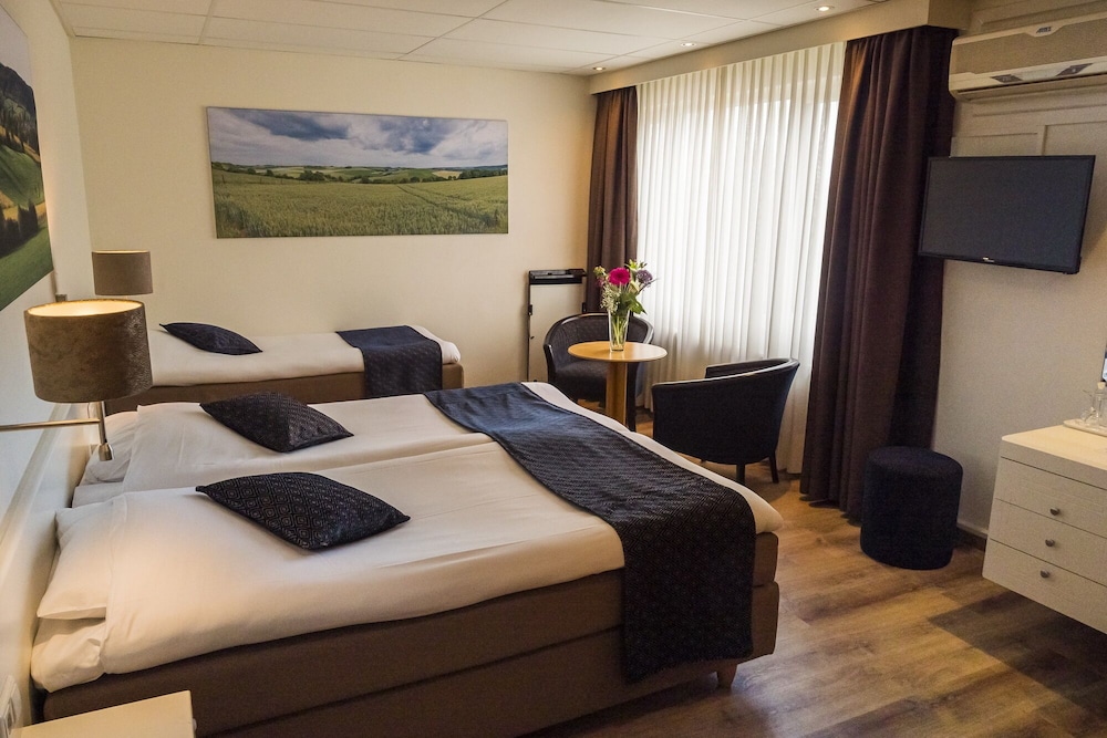 Deluxe Room, 3 Twin Beds, Non Smoking photo 3