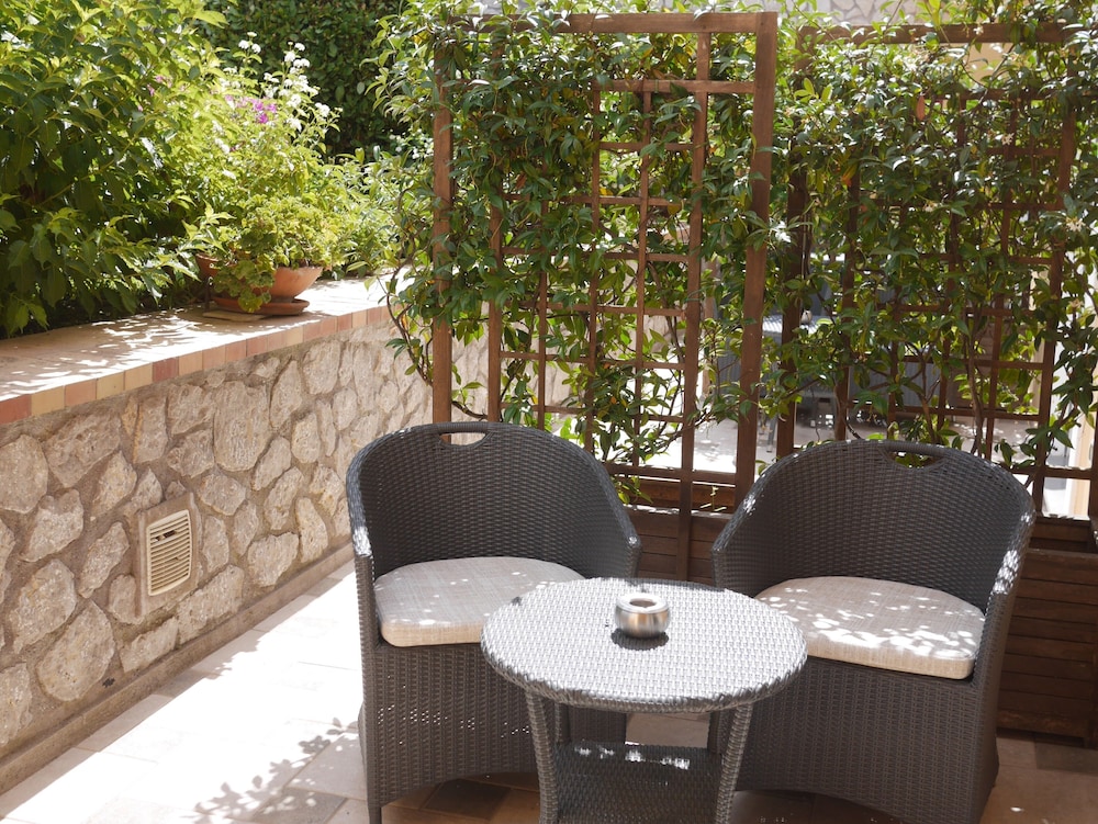 Standard Double Room, Balcony, Garden View - Photo 7