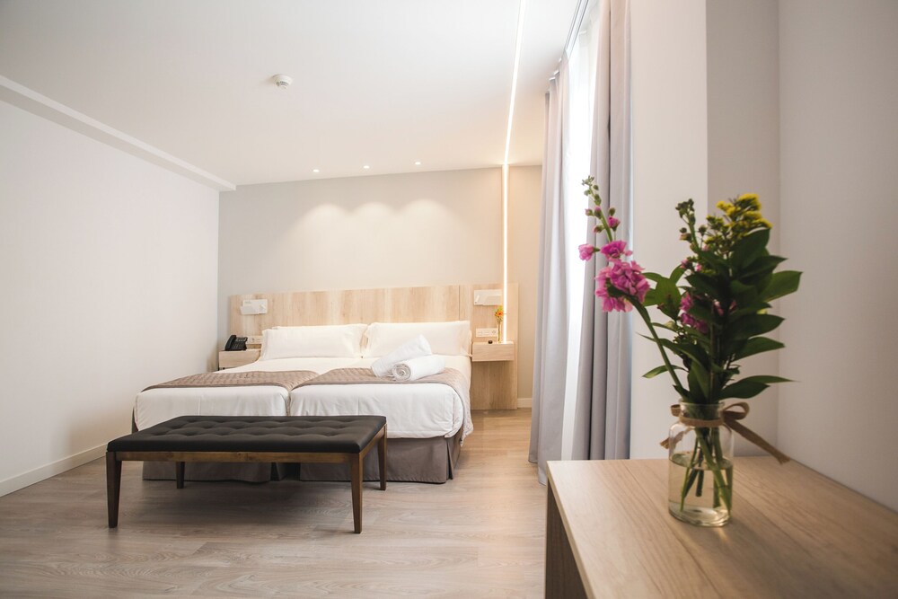 Standard Double Room, Balcony - Photo 7