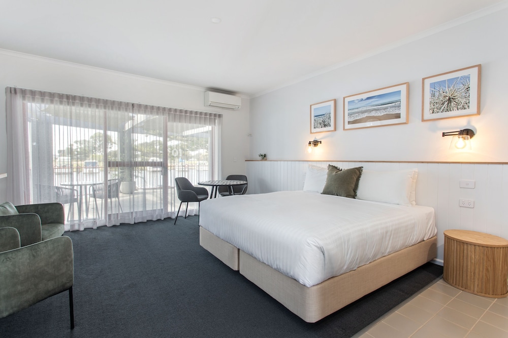 Waterfront Spa King Motel Room