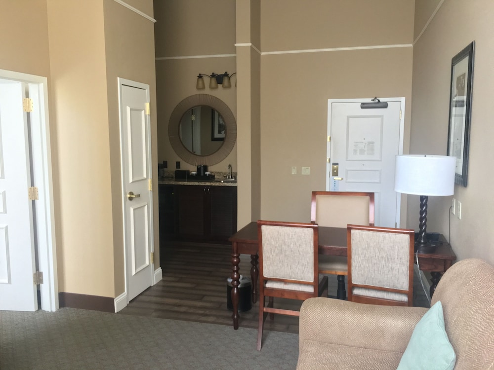 Suite, 1 King Bed, Accessible, Bathtub