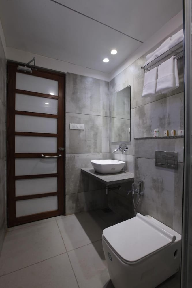 Superior Suite, 1 King Bed photo 2
