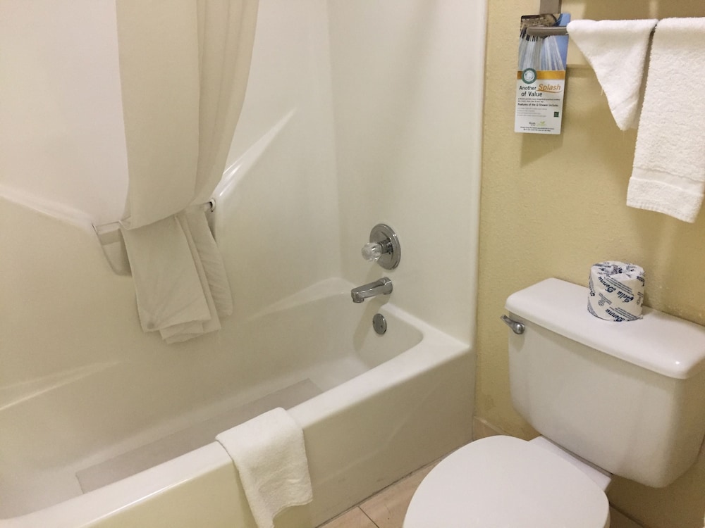 Room, 2 Queen Beds, Accessible, Non Smoking - Photo 5