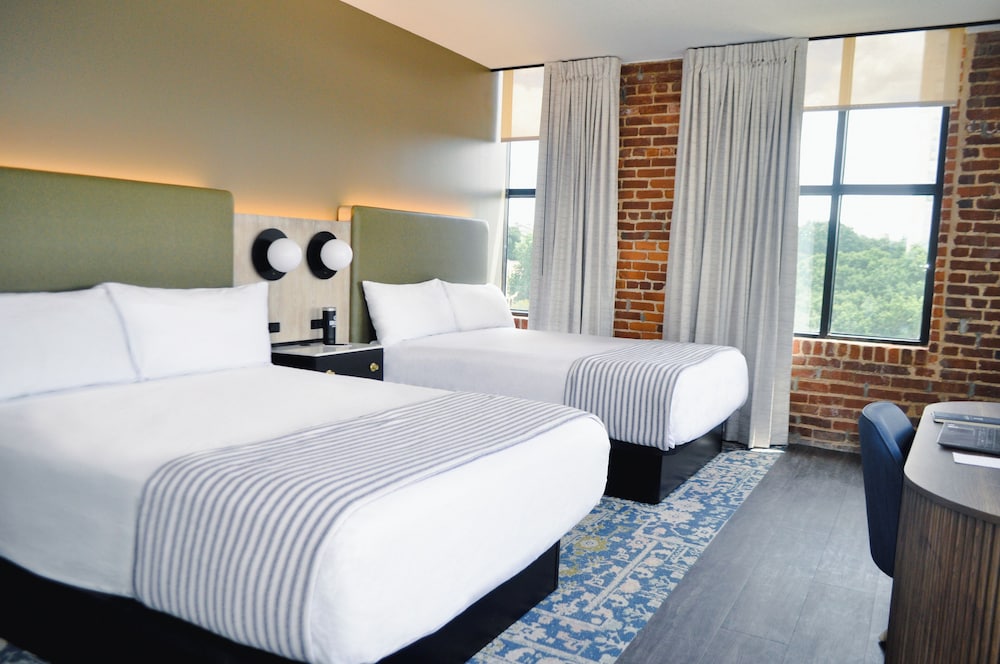 Standard Room, 2 Queen Beds - Photo 1