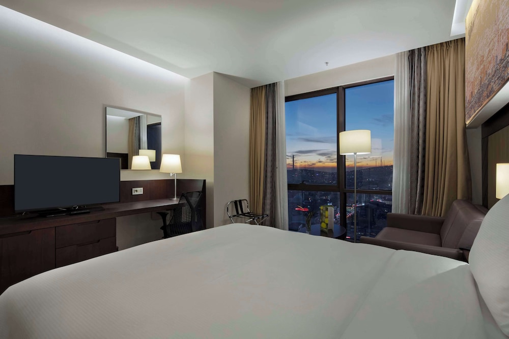 Family Room, 1 Queen Bed (Deluxe)