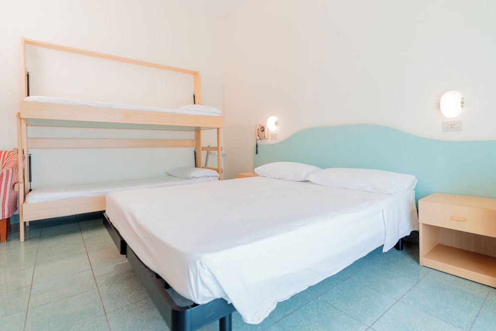 Economy Quadruple Room photo 1