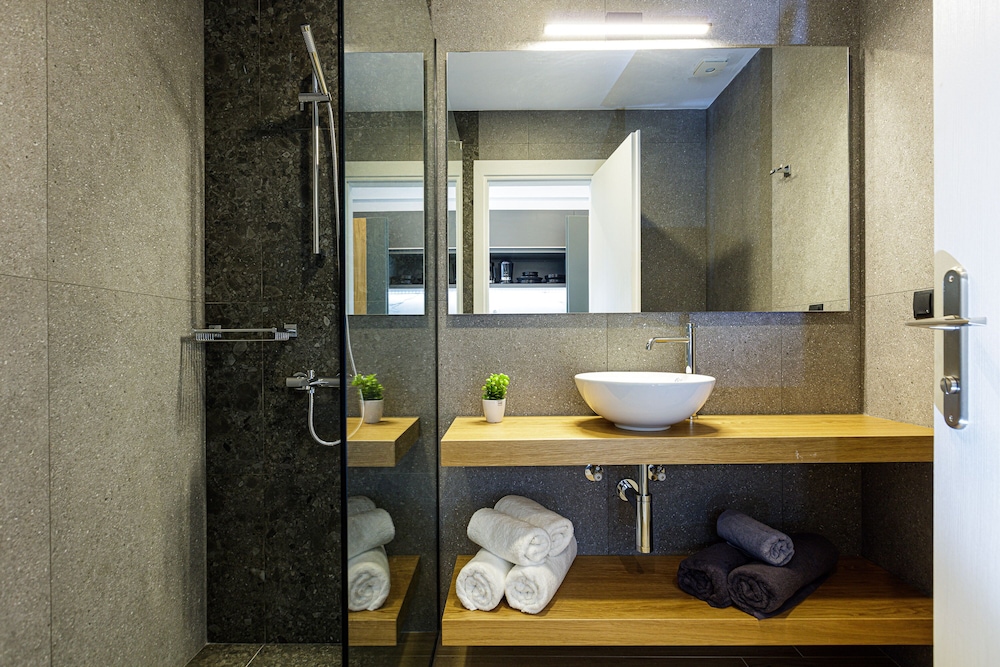 Suite thumbnail 6