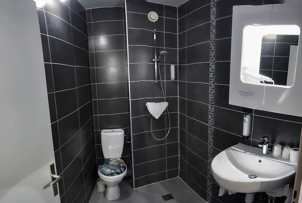 Double Room - Photo 5