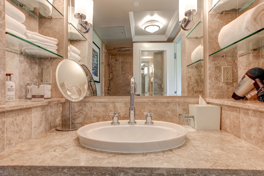 Suite, Multiple Beds (Kirkland) photo 3