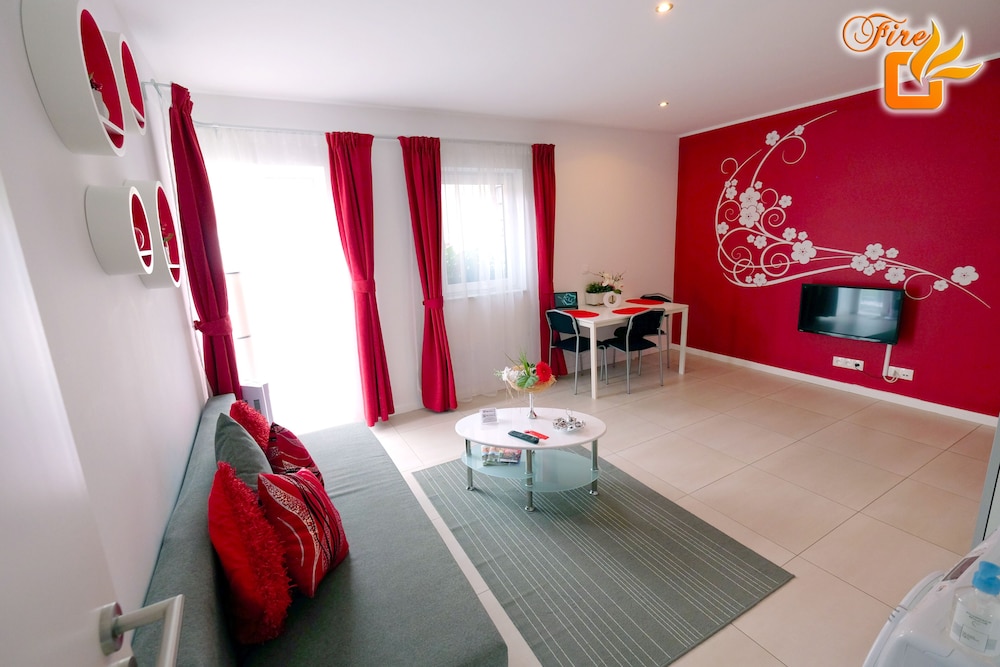 Luxury Apartment, 1 Bedroom, Hot Tub (Fire Room)