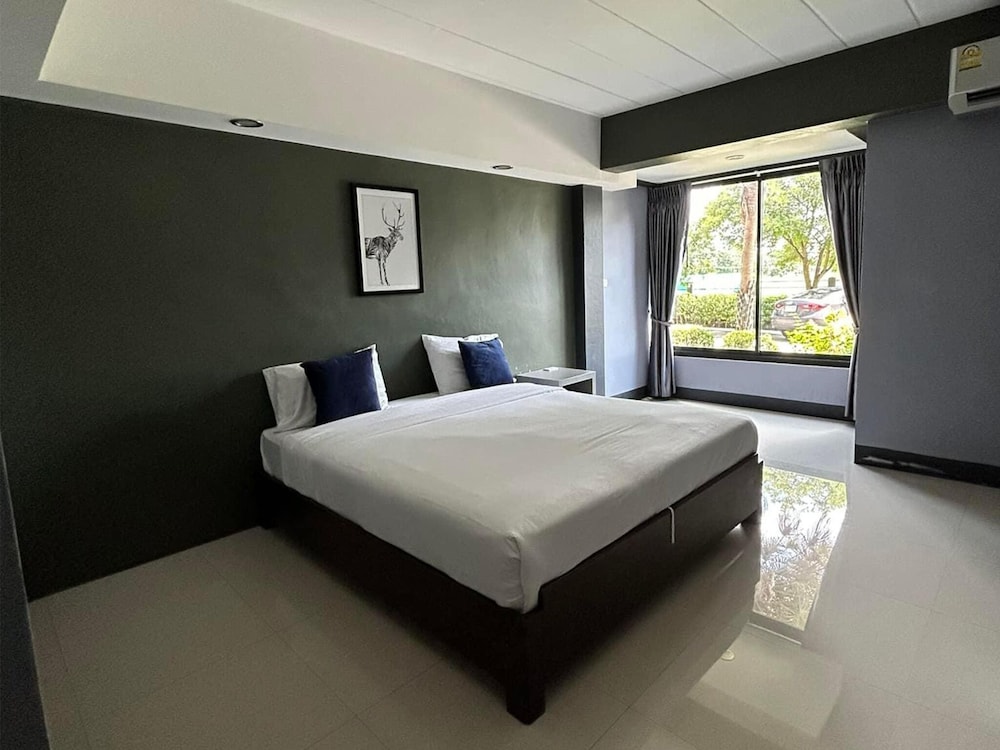 Deluxe Double Room, 1 King Bed, Non Smoking photo 1
