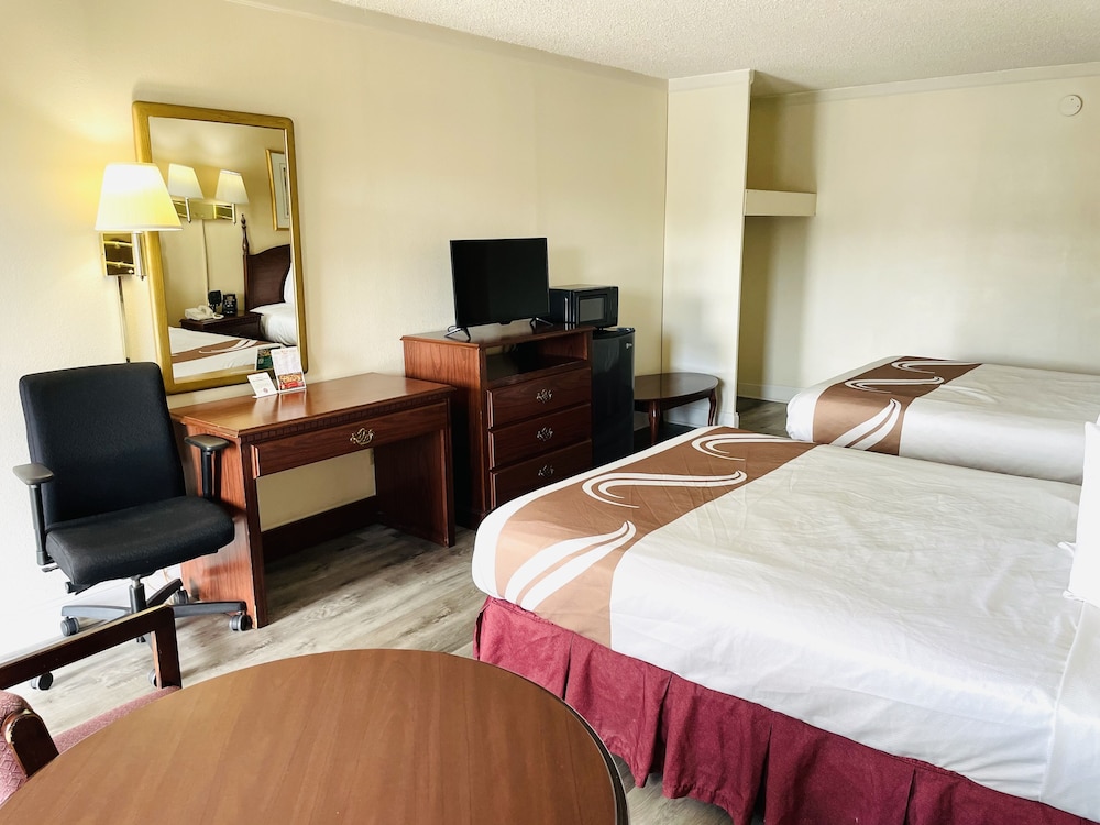 Standard Room, 2 Queen Beds, Non Smoking - Photo 3