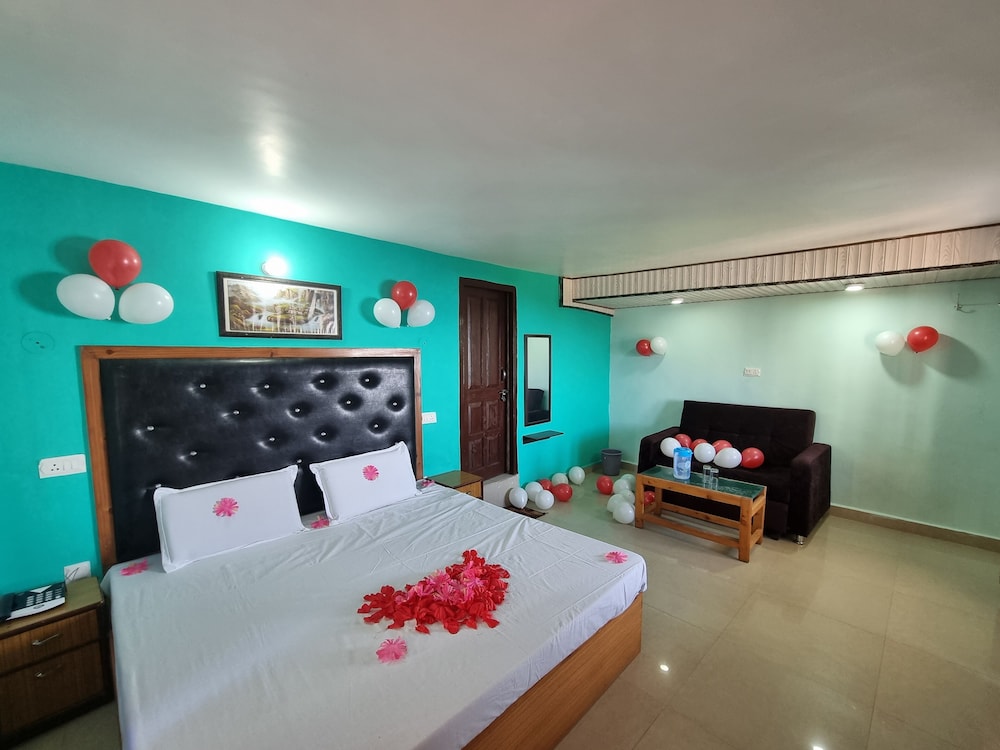 Deluxe Double Room - Photo 11